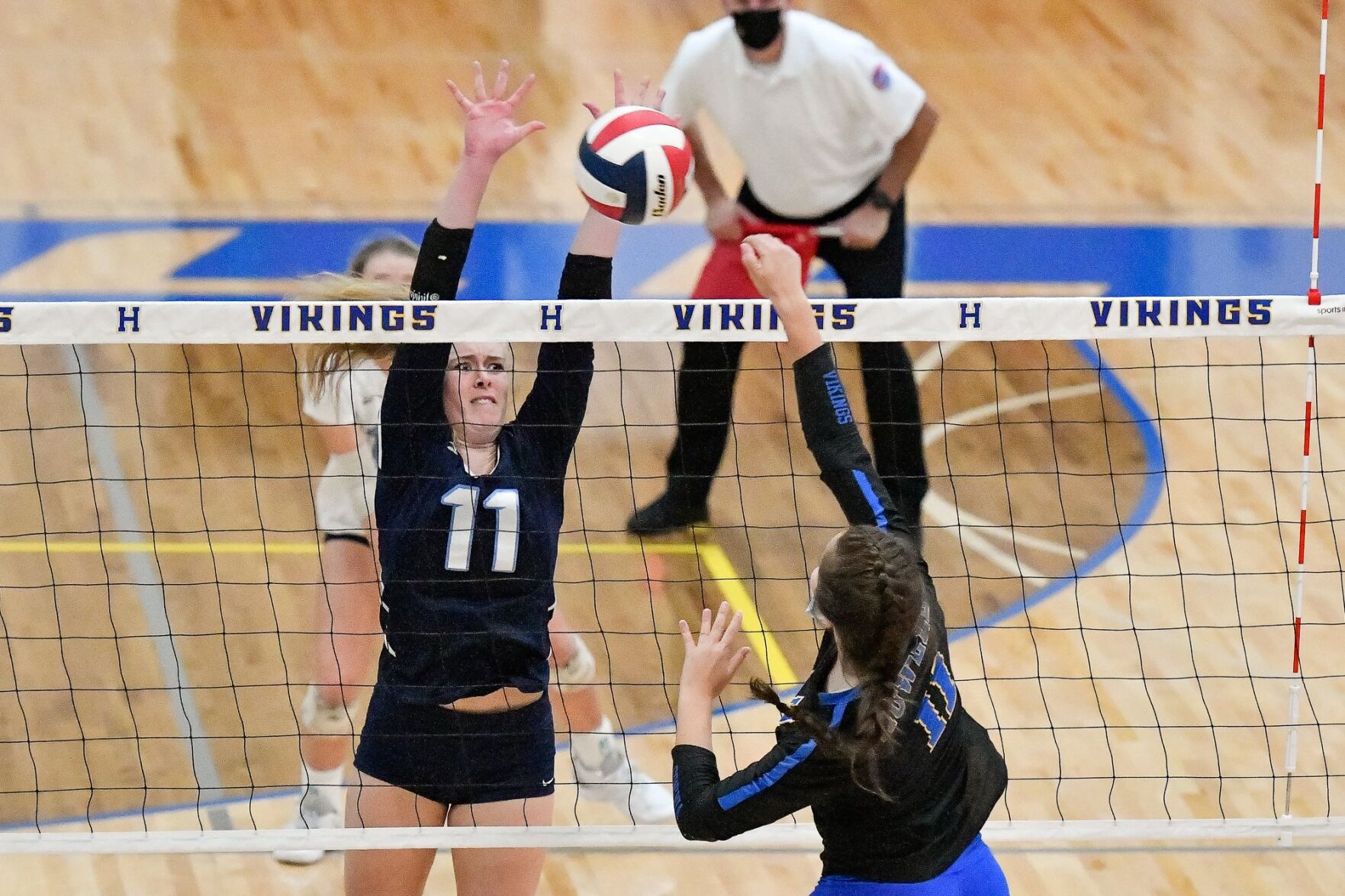 10/31/20 - Girls Volleyball - C5 quarter - Francis Howell vs St. Dominic